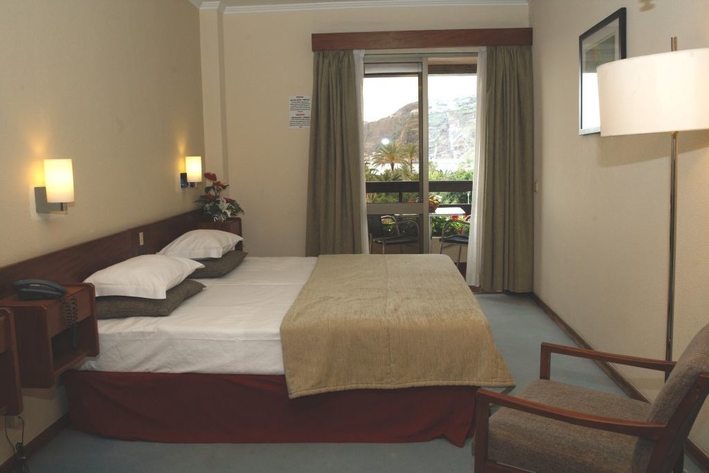 Cheerfulway Bravamar Hotel Ribeira Brava Exteriör bild