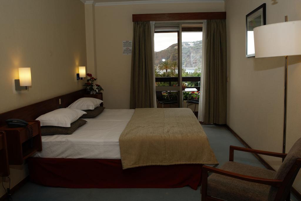 Cheerfulway Bravamar Hotel Ribeira Brava Exteriör bild
