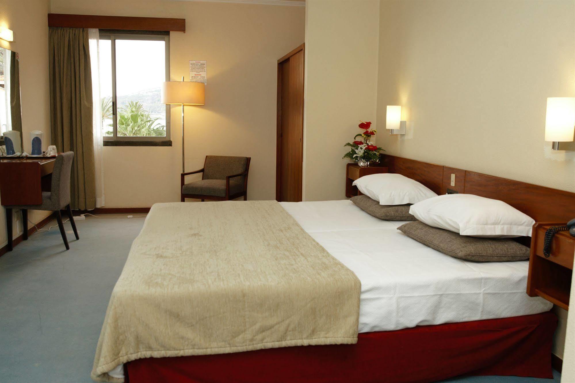Cheerfulway Bravamar Hotel Ribeira Brava Exteriör bild